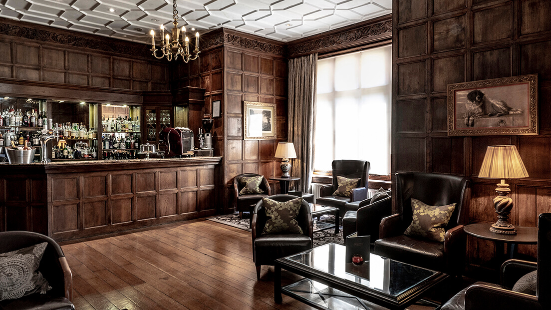 Long Lounge & Bar