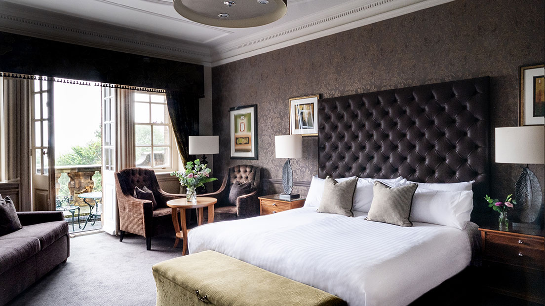 FEATURE BEDROOM