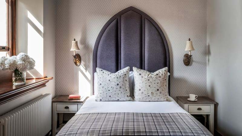 CLASSIC BEDROOM